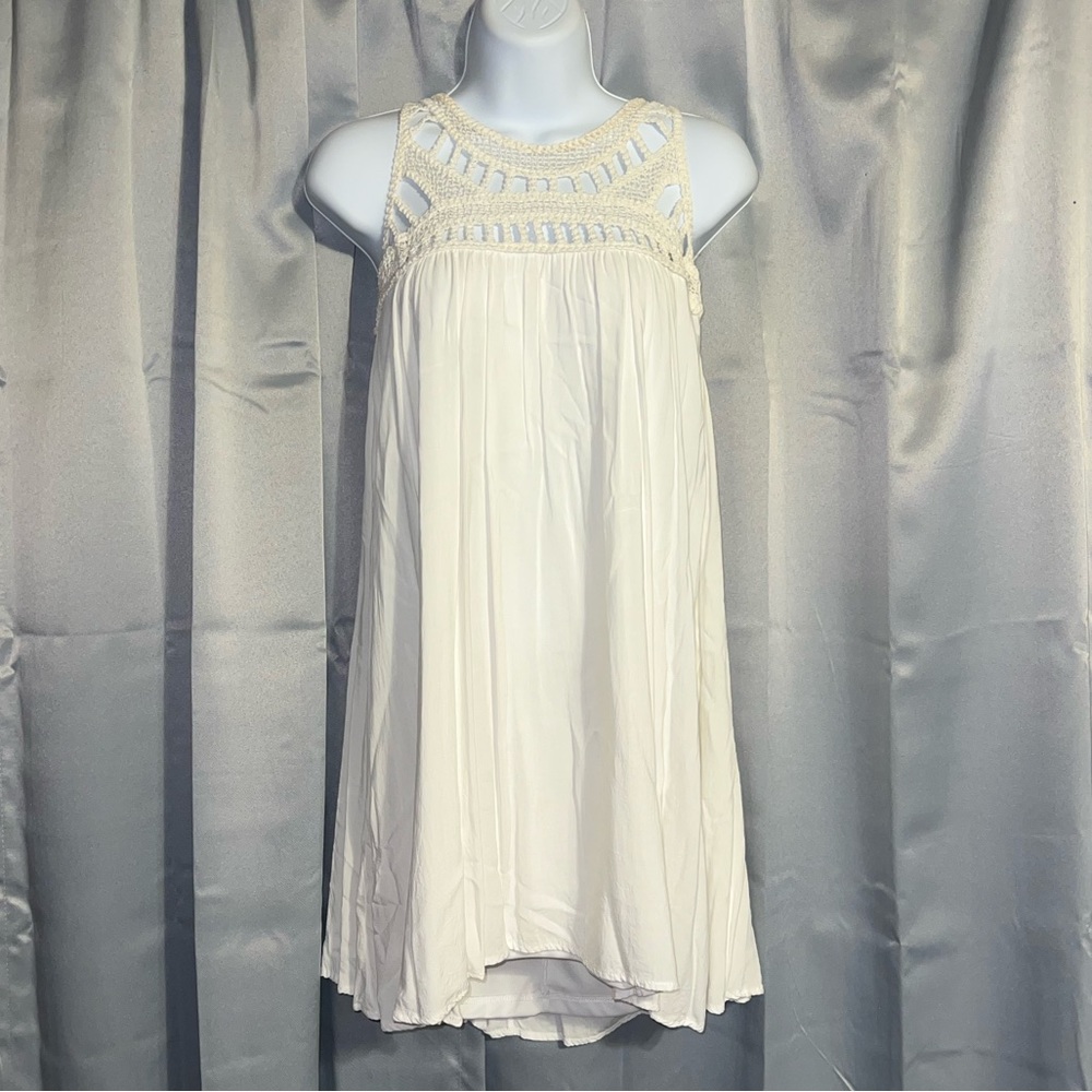 Purple Snow Ivory Crochet Cut Out Detail Flowing Layered Dress - Picture 3 of 9